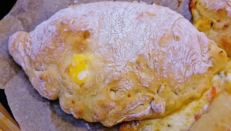 Read more about the article Calzone zrobisz z pomocą Thermomixa